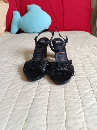 Sandalias CAMPER negras tacón y cuña