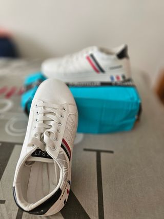 Zapatillas blancas deportivas