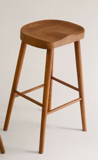 Taburete alto de madera maciza
72x40x37cm