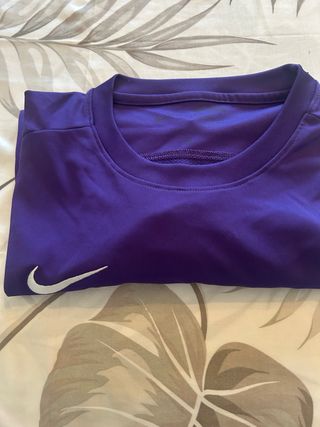 Camiseta Nike morada - Talla M