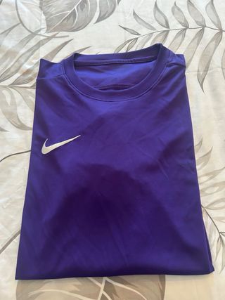 Camiseta Nike morada - Talla M