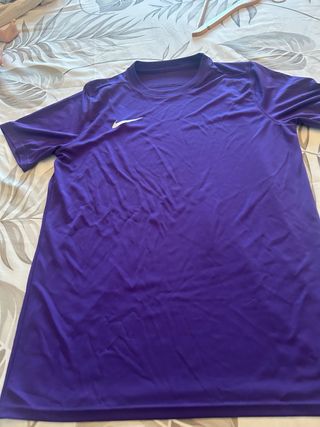 Camiseta Nike morada - Talla M