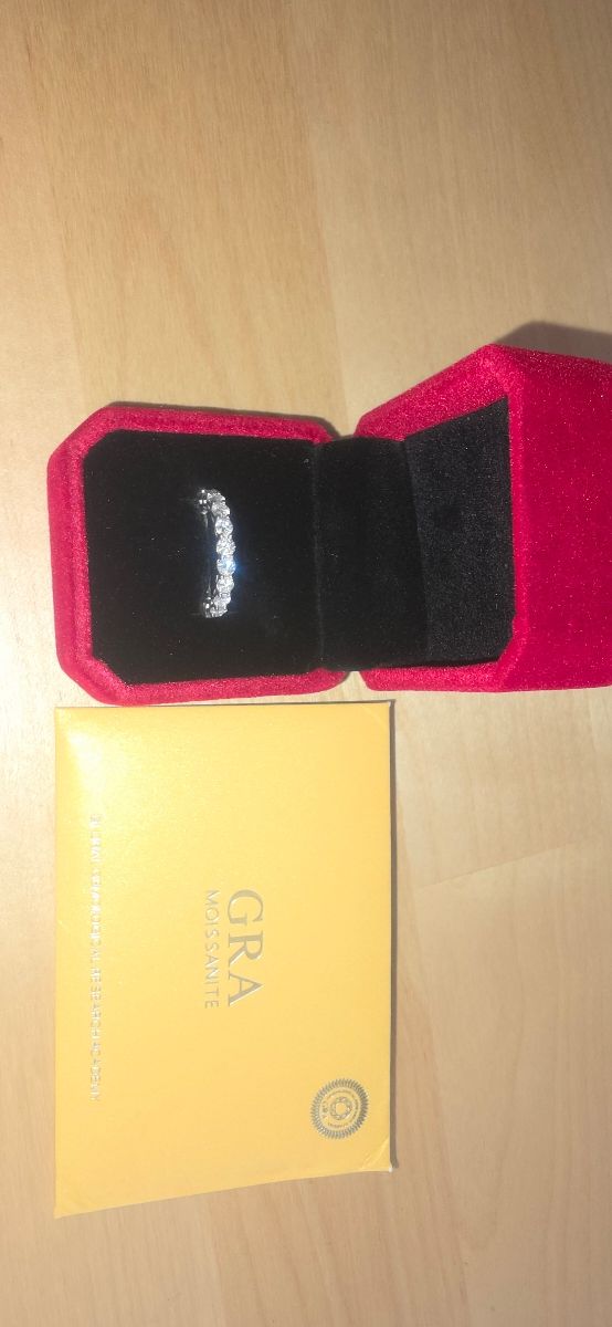 Aliança em prata 925 com moissanite