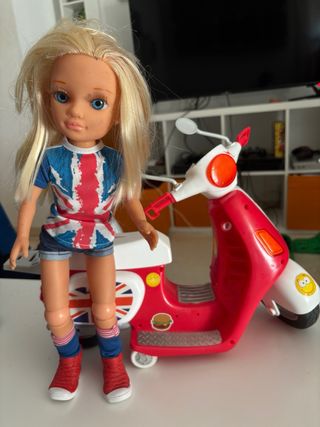 Muñeca Nancy + Moto Scooter