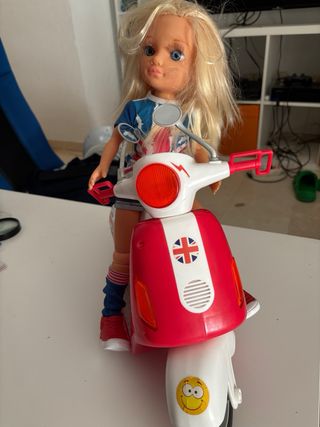 Muñeca Nancy + Moto Scooter