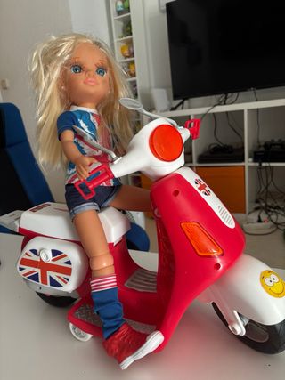 Muñeca Nancy + Moto Scooter