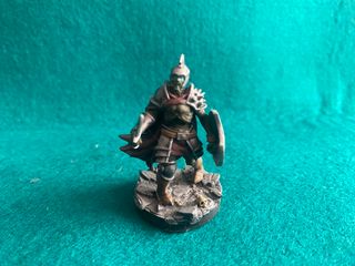 Figura pintada a mano zombie con armadura 1