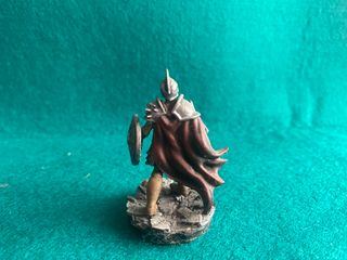 Figura pintada a mano zombie con armadura 1