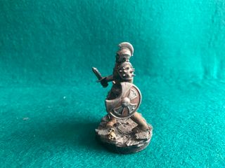Figura pintada a mano zombie con armadura 1