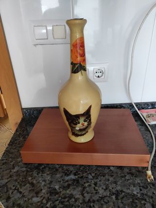 Bottiglia di liquore vintage per gatti