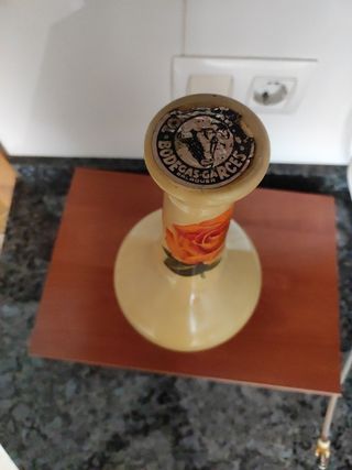 Bottiglia di liquore vintage per gatti