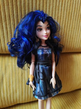 Muñeca Evie Descendientes Disney