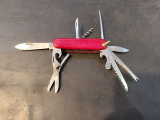 navaja Aitor multiusos roja