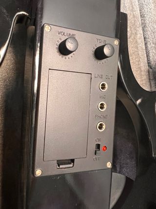 Violín eléctrico negro