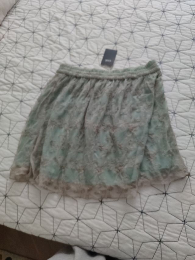 Falda tul bordada verde