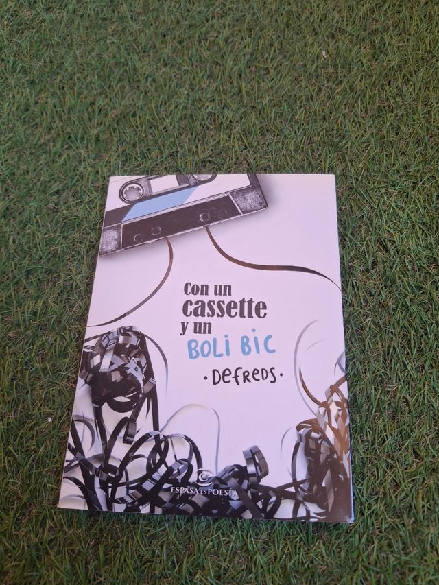 Con un cassette y un BOLI BIC