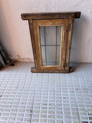 Ventana antigua de madera
