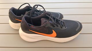 NIKE REVOLUTION 7