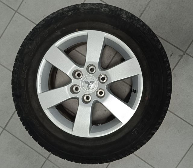 Llantas Mitsubishi Montero 18" (5)
