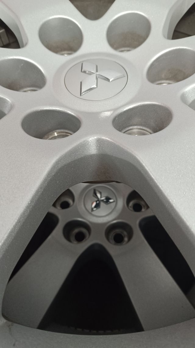 Llantas Mitsubishi Montero 18" (5)