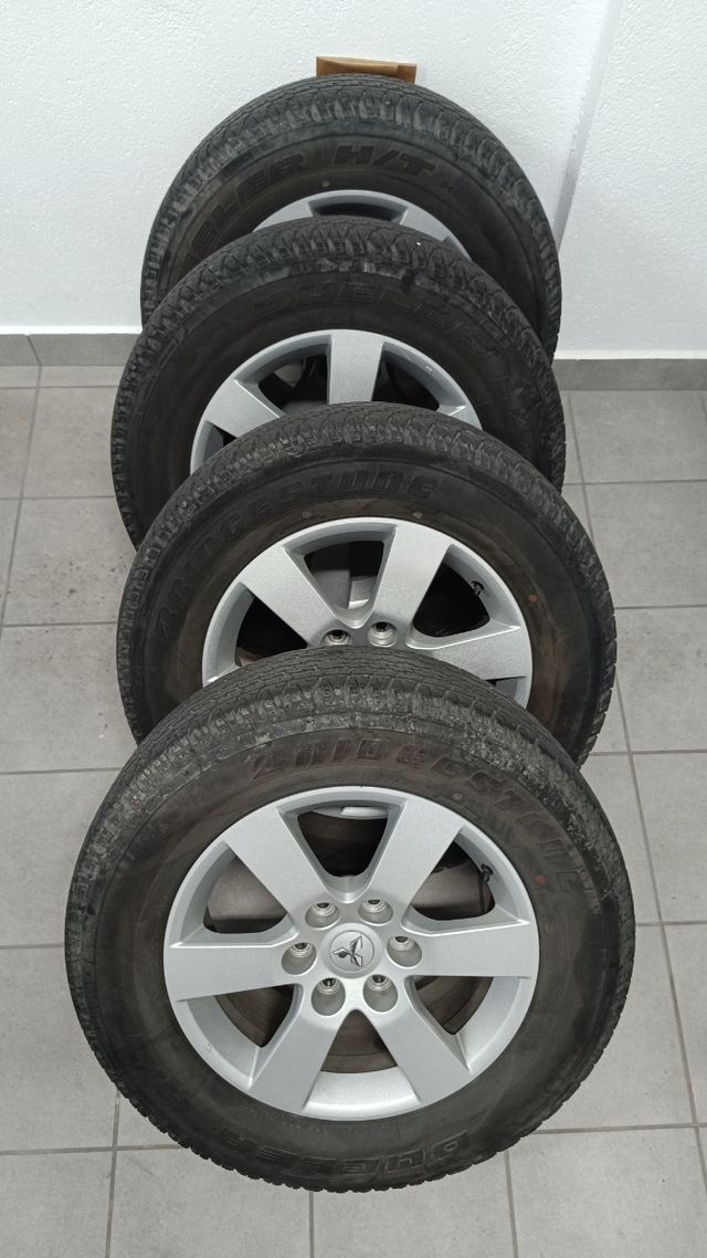 Llantas Mitsubishi Montero 18" (5)