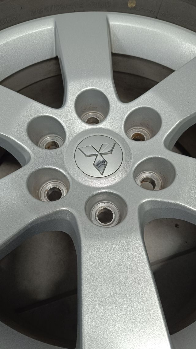 Llantas Mitsubishi Montero 18" (5)