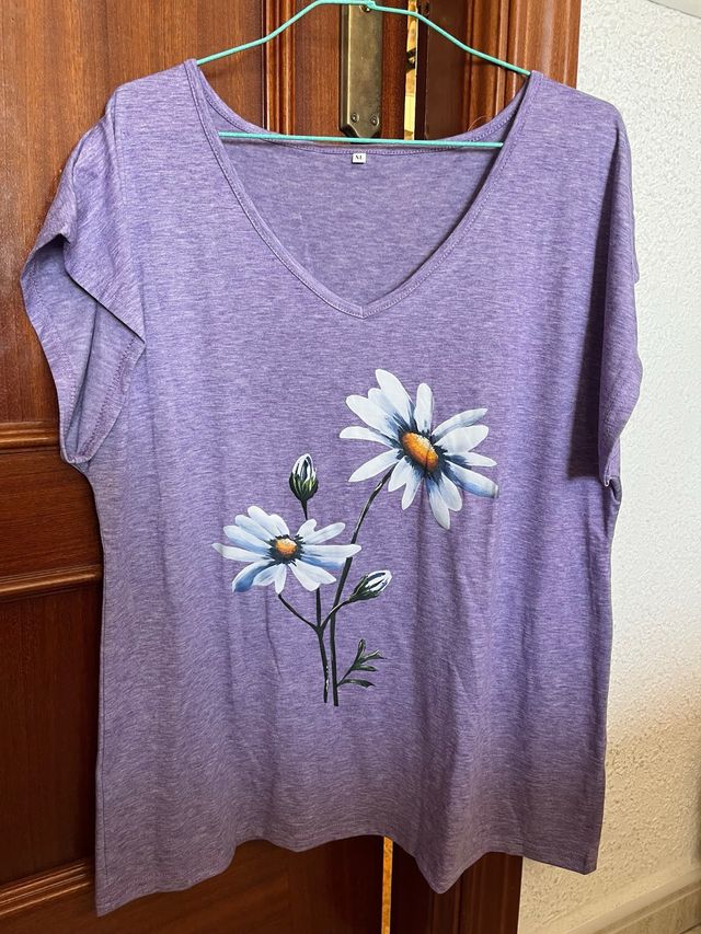 Camiseta morada flores XL