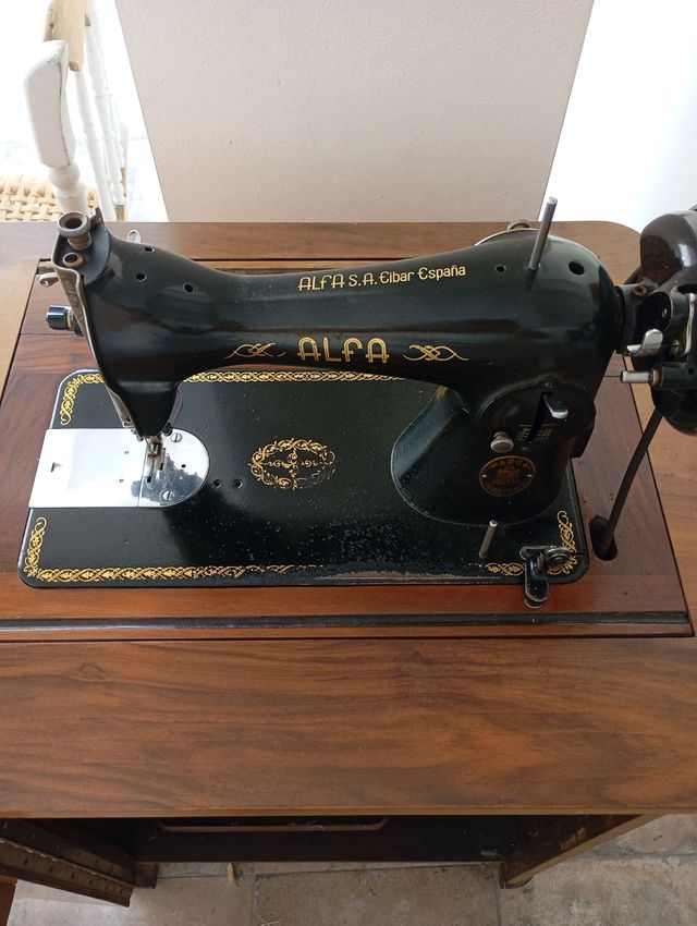 Máquina coser Alfa Antigua