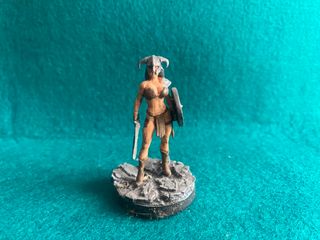 Figura pintada a mano Guerrera Bárbara 1