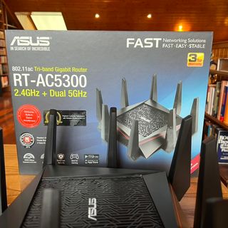 Router Asus RT-AC5300 Tri-Band Gigabit