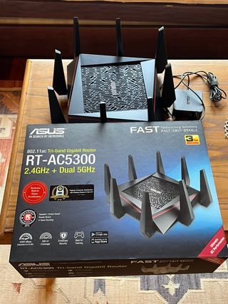 Router Asus RT-AC5300 Tri-Band Gigabit