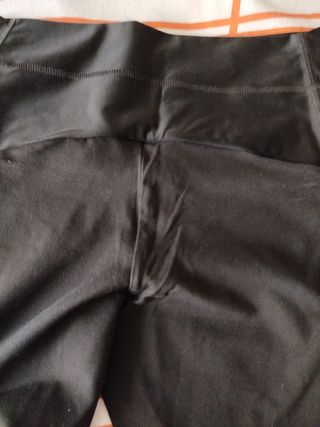 Leggins Domyos negros por debajo de la rodilla 
