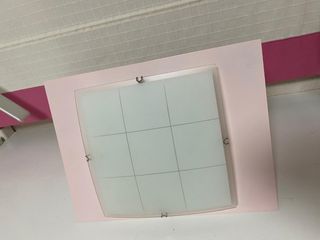 Lámpara techo rosa y blanca