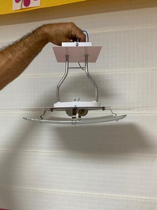 Lámpara techo rosa y blanca