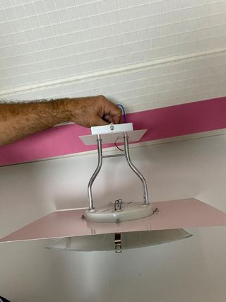 Lámpara techo rosa y blanca