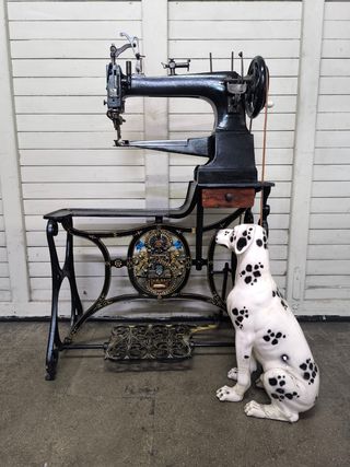 Máquina de coser antigua. Zapatero.