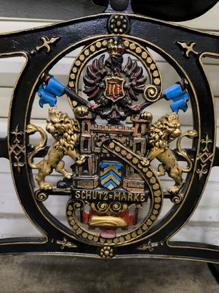 Máquina de coser antigua. Zapatero.