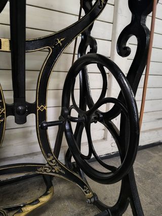 Máquina de coser antigua. Zapatero.