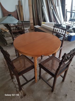Mesa redonda vintage + 4 sillas