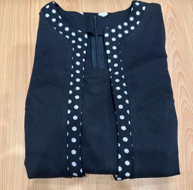 Vestito elegante a pois bianco e nero