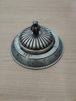 Cenicero vintage metálico