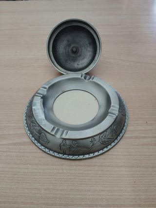 Cenicero vintage metálico
