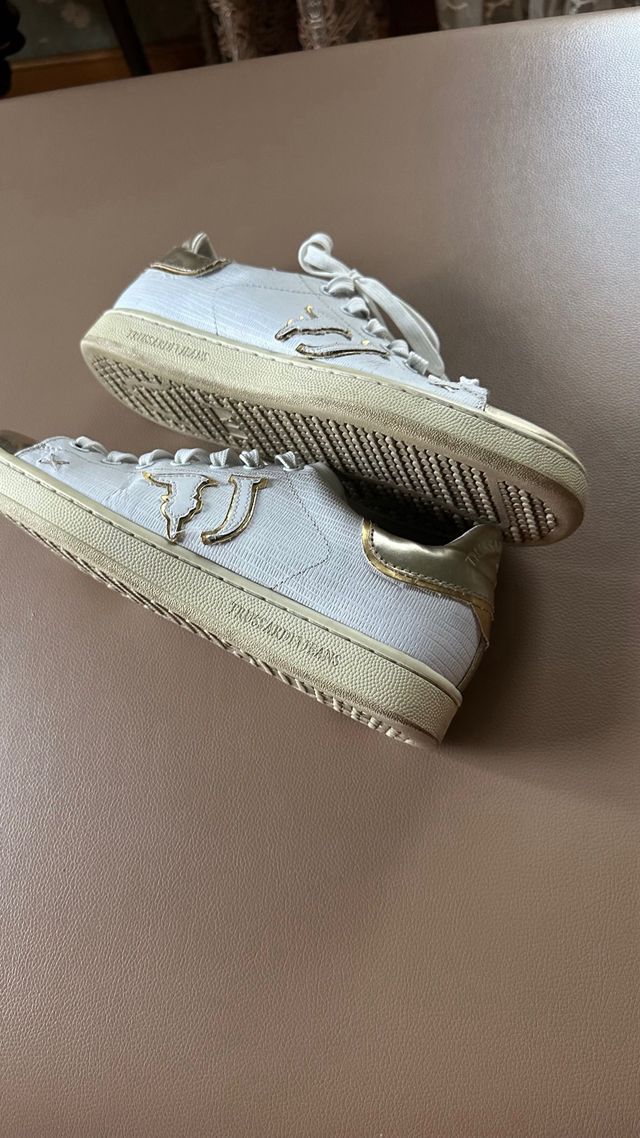 Zapatillas Trussardi doradas y blancas 39