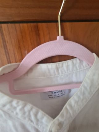 Camisa blanca Bershka talla S.7 euros