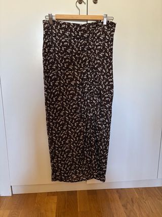 Falda midi Stradivarius flores
