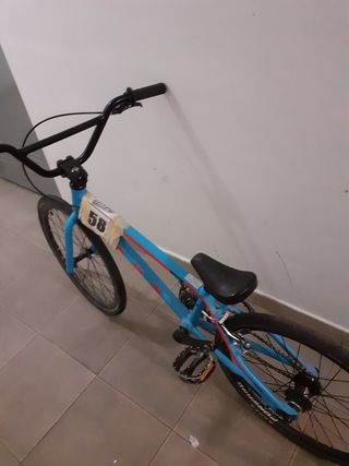 Bicicleta de bmx race 