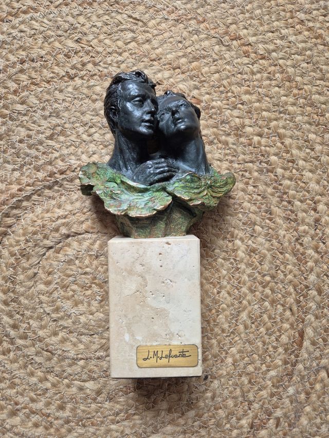 Scultura L.M.Lafuente Coppia innamorata