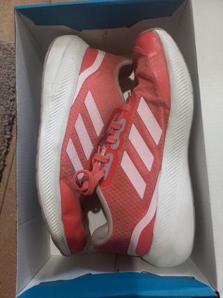 Zapatillas deportivas rojas claras