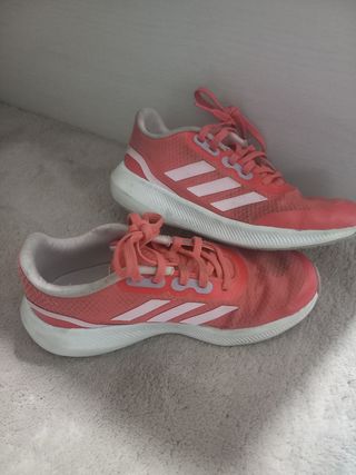 Zapatillas deportivas rojas claras