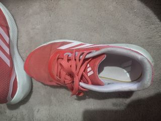 Zapatillas deportivas rojas claras